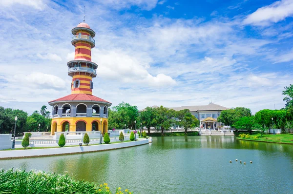 Torre no palácio de Bang Pa In — Fotografia de Stock