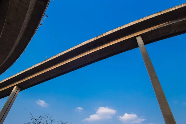 Rodovia de concreto viaduto Ponte Bhumibol na Tailândia — Fotografia de Stock