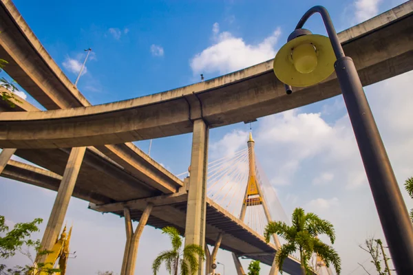 Ponte de Bhumibol, a Ponte de Anel Industrial ou Mega Ponte — Fotografia de Stock