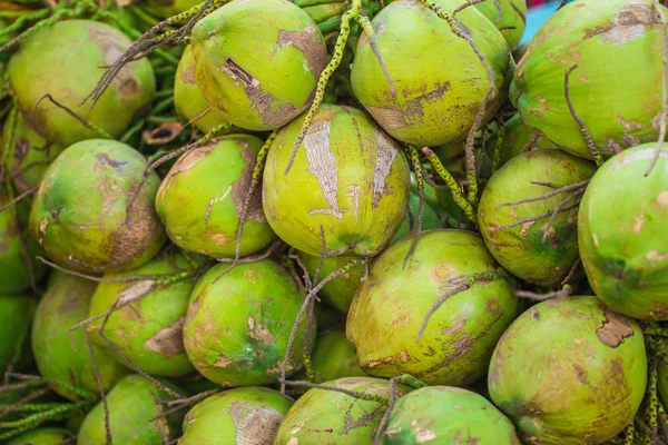 Coconuts heap, food market Thailand — Stock Photo, Image