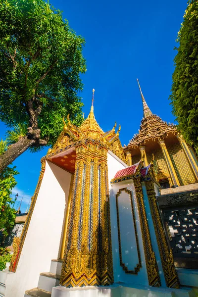 Wat Phra Kaew Templo Del Buda Esmeralda Contra Cielo Azul — Foto de Stock