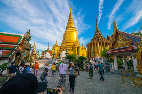 Bangkok Tailândia Janeiro 2019 Pessoas Turísticas Que Visitam Templo Esmeralda — Fotografia de Stock