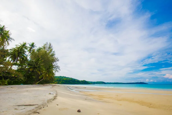 Meer Strand Blauer Himmel Mit Wolken Freiheit Strand Leer Strand — Stockfoto