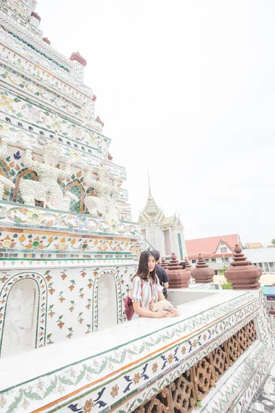 Beautiful Asian Women Walking Travel Buddhist Temple Bangkok Thailand — Stock Photo, Image