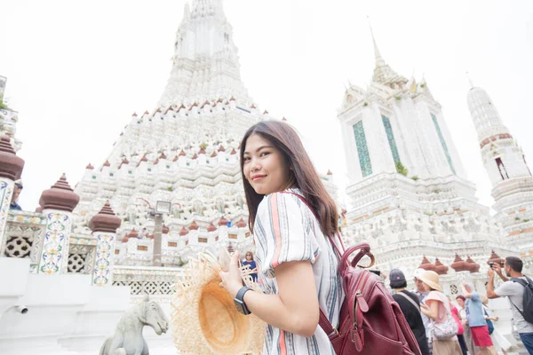 Krásné Asijské Ženy Chůze Cestování Buddhistickém Chrámu Bangkok Thajsko — Stock fotografie
