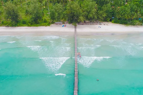 Luftaufnahme Weißer Sandstrand Türkisfarbenes Wasser Mit Palmen Natur Landschaft Sommerurlaub — Stockfoto