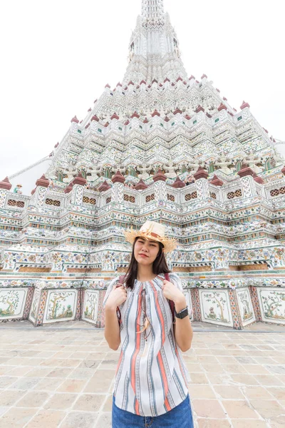Ženy Nosí Letní Klobouk Chůze Cestovat Chrámu Úsvitu Wat Arun — Stock fotografie