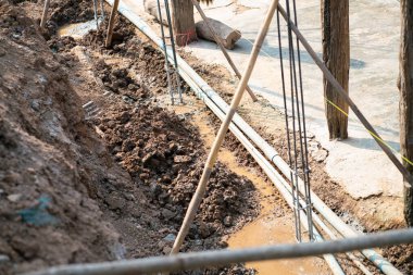 Metal RB bina beton duvar inşaat sahası ile beton direk