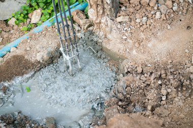 Metal RB bina beton duvar inşaat sahası ile beton direk