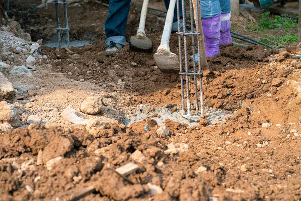 Betonowy Słup Metalowym Budynkiem Betonowy Plac Budowy Ścian — Zdjęcie stockowe