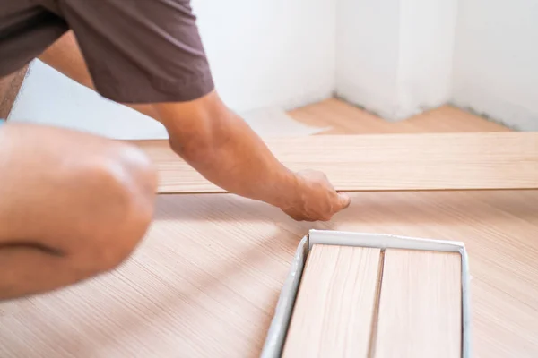 Man Setiing Laminate Brown Wood Floor New Modern House Asset — Stock Photo, Image
