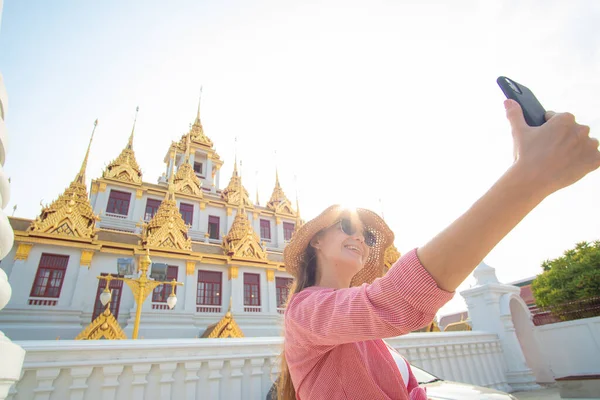 Tourisme Caucasien Étranger Sac Dos Femmes Prennent Selfie Photo Par — Photo