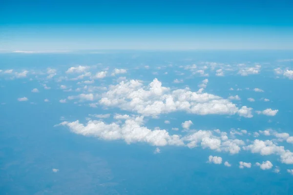 Φύση Φόντο Του Μπλε Ουρανού Αφράτο Σύννεφο Πάνω Από Την — Φωτογραφία Αρχείου