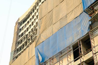 Cam pencere inşaat alanı modern ofis binası yüksek bina