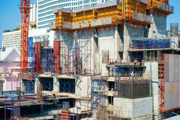 Bouwplaats Gebouw Met Kraan Moderne Stad Stijging Kantoor Gebouw Blauwe — Stockfoto