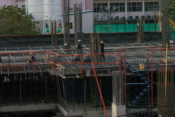 Construction Engineer Team Mechanical Working Crane Building Construction — Stock Photo, Image