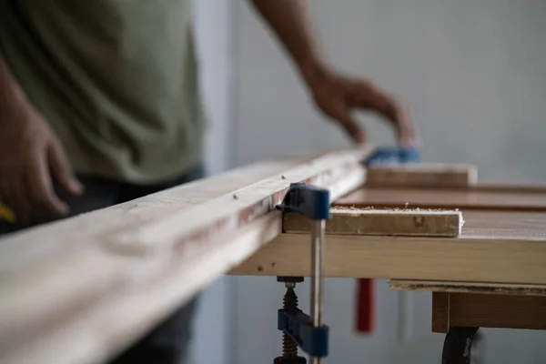 Carpintero Trabajando Artesanía Madera Taller Para Producir Material Construcción Casa — Foto de Stock