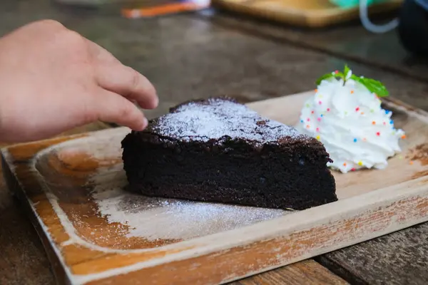 Brownie Dark Chocolate Cake White Cream Wood Table Sweet Food — Φωτογραφία Αρχείου