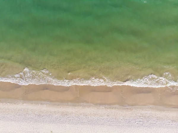 Meer Strand Weißer Sand Mit Türkisfarbener Welle Meerwasser Luftaufnahme — Stockfoto