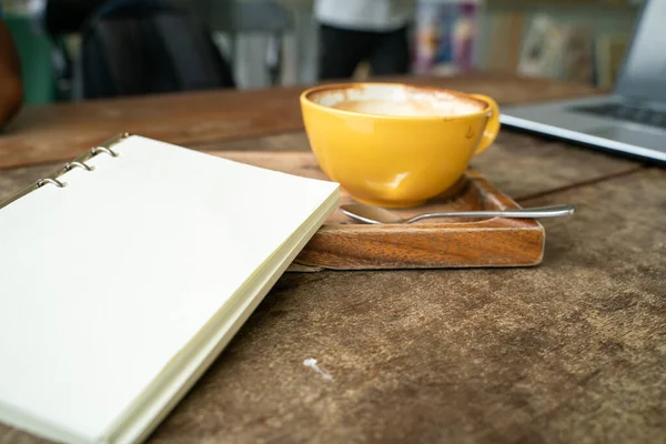 Caderno Texto Com Xícara Café Mesa Madeira Conceito Pensamento Negócios — Fotografia de Stock