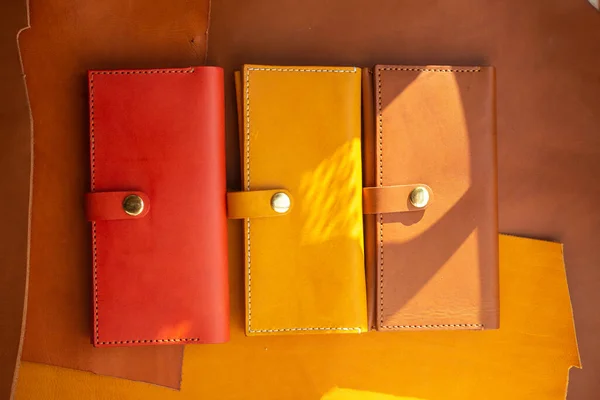 Colorful Long Wallet Leather Handmade Leather Background Craftmanship Working — Stockfoto