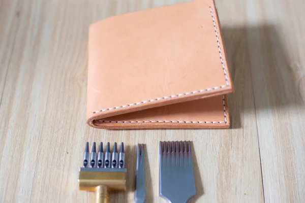 Genuine Leather Bifold Money Wallet Crafts Tool Craftmanship Working — Stockfoto