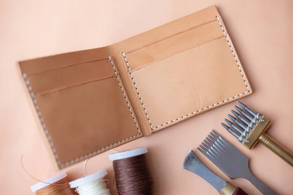 Genuine Leather Bifold Money Wallet Crafts Tool Craftmanship Working — Stock fotografie