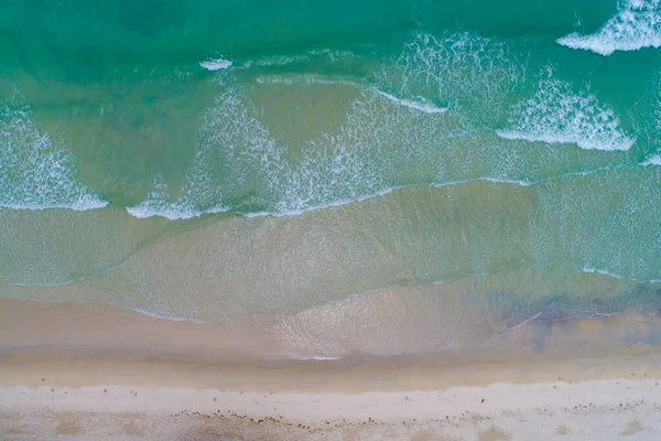 Luftaufnahme Mit Drohne Weißen Sandstrand Wellen Urlaubskonzept Koh Kood Thailand — Stockfoto