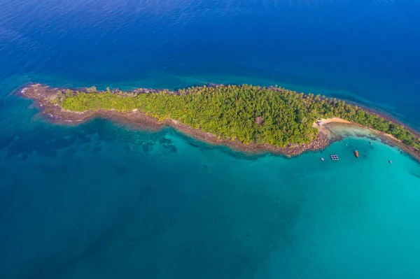Green Forest Island Sea Turquoise Water Aerial View — Stock Photo, Image