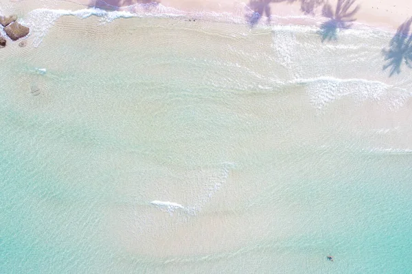 Вид Воздуха Лазурная Морская Вода Белый Песчаный Пляж Кокосовой Тени — стоковое фото