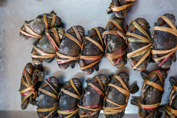 Frische Lebende Meereskrabben Verkaufen Auf Dem Fischmarkt Meeresfrüchte — Stockfoto
