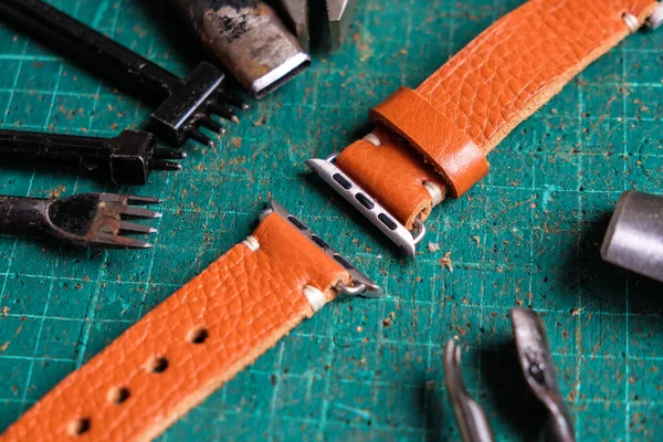 Leather watch strap crafmanship working cowhide strap DIY