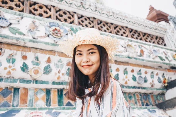 Азиатские Туристки Носят Траверс Храме Будды Бангкоке Таиланд — стоковое фото