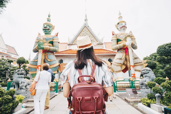 Asiático Mochileiro Mulheres Usam Traverl Chapéu Sol Templo Buddha Bangkok — Fotografia de Stock