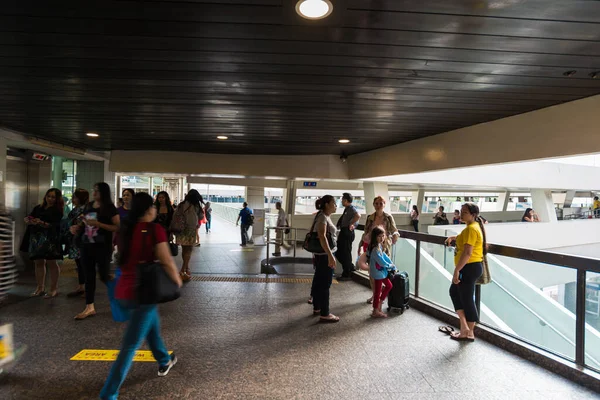 Hong Kong, Hong Kong-25 Ekim 2015 - Hong Kong 'da binayla seyahat, Hong Kong' a ulaşım.