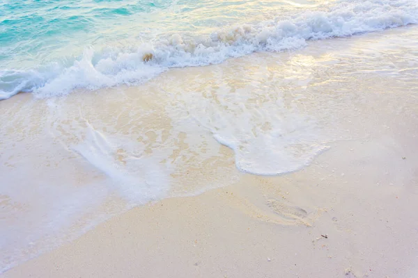 Vit Sand Strand Lugn Våg Strand Sommar Semester — Stockfoto