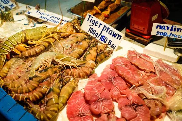Los Mariscos Hielo Venden Mercado Nocturno Pesca Local Restaurante Aire —  Fotos de Stock