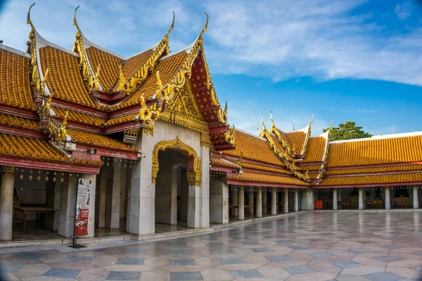 Tempio Buddista Bangkok Città Tramonto Cielo Viaggi Sightseeinng Concetto Thailandia — Foto Stock