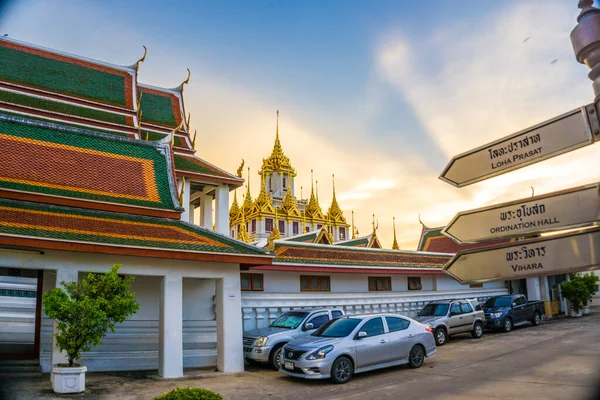 Buddhist Temple Bangkok City Sunset Sky Travel Sightseeinng Concept Thailand — Foto de Stock