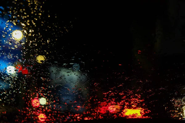 Абстрактное Размытое Ночное Светофор Городской Дороги Дождливый — стоковое фото