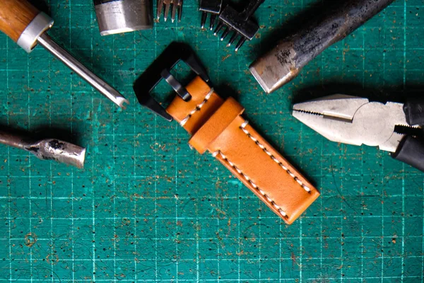 Leather watch strap crafmanship working cowhide strap DIY