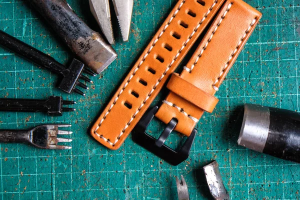 Leather watch strap crafmanship working cowhide strap DIY