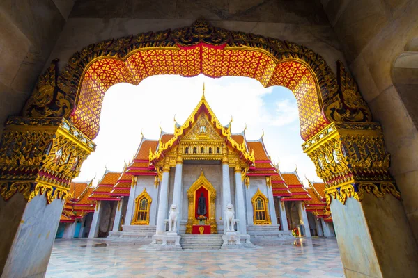 Wat Benchamabophit Храм Мраморного Храма Синее Небо Облаком Расположенный Бангкоке — стоковое фото