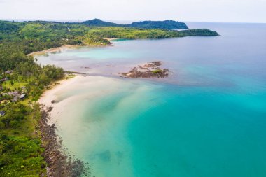 Egzotik deniz dalgası kumsal mavisi deniz suyu havadan görünüşü yaz tatili Tayland