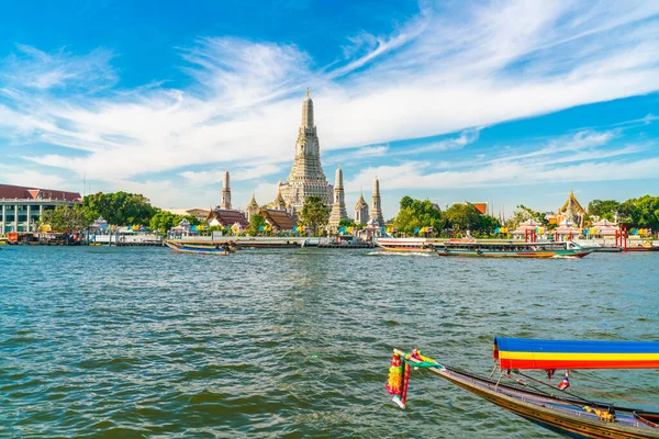 Reizen Boot Chao Phra Rivier Achtergrond Met Tempel Van Dageraad — Stockfoto