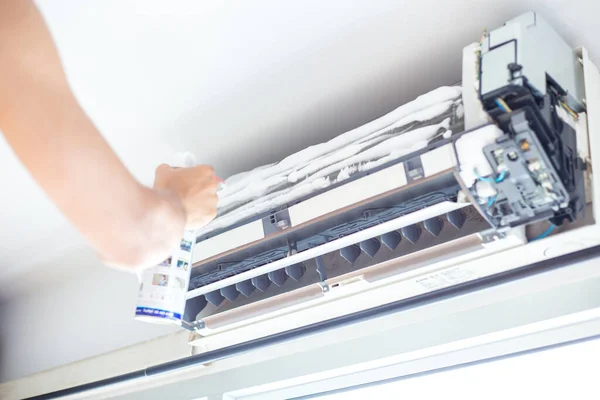 Air Conditioning Cleanning Foam White Room Close — Stock Photo, Image