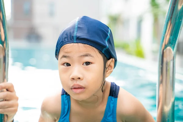 Little Asian Kindergarten Girl Practice Swim Swimming Pool Outdoor Sport — Zdjęcie stockowe
