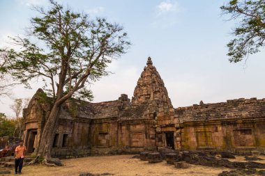 Tayland, Buriram 'daki Phanomrung Tarihi Parkı' ndaki Antik Phanomrung Taş Pagoda Eski Kalesi.