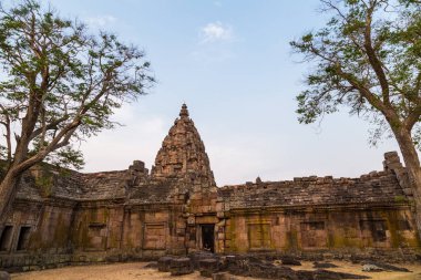 Tayland, Buriram 'daki Phanomrung Tarihi Parkı' ndaki Antik Phanomrung Taş Pagoda Eski Kalesi.