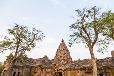 Tayland, Buriram 'daki Phanomrung Tarihi Parkı' ndaki Antik Phanomrung Taş Pagoda Eski Kalesi.